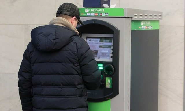 Взял чужие деньги в банкомате – житель Симферополя предстанет перед судом