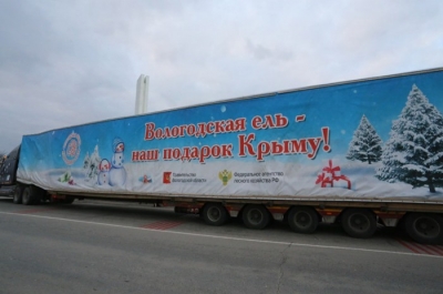 Елка от Деда Мороза России доехала до Симферополя