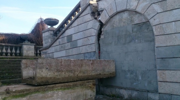 Время разрушает архитектурно-исторический памятник – символ Керчи