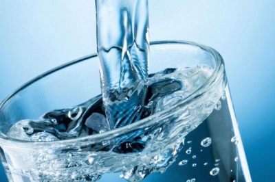 В Феодосии появился уличный аппарат по продаже минеральной воды