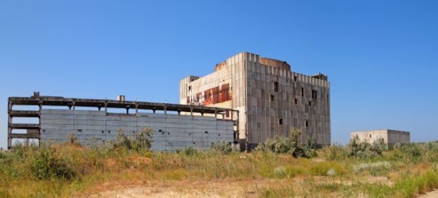 В Щелкино девушка упала в недостроенный реактор