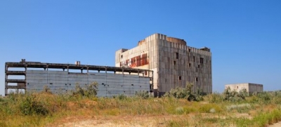 В Щелкино девушка упала в недостроенный реактор