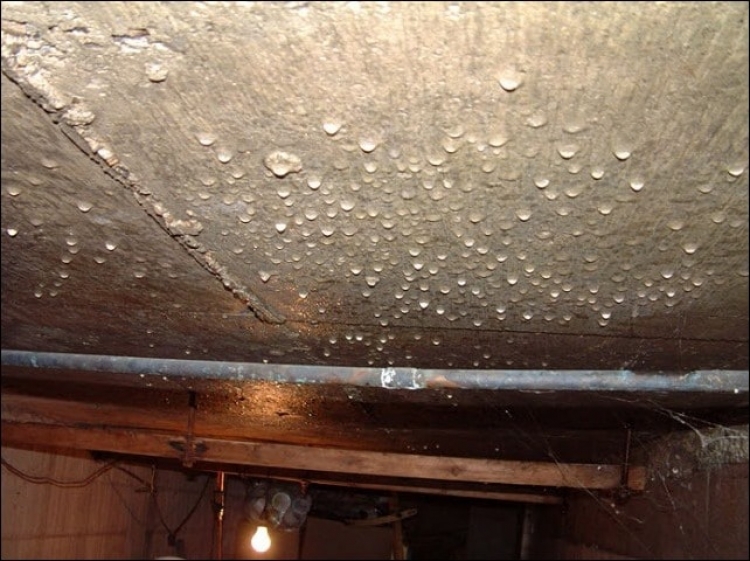 Дом в Симферополе на грани полного разрушения