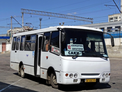 На автовокзале вокзале в Евпатории немного разгрузили очереди в кассы