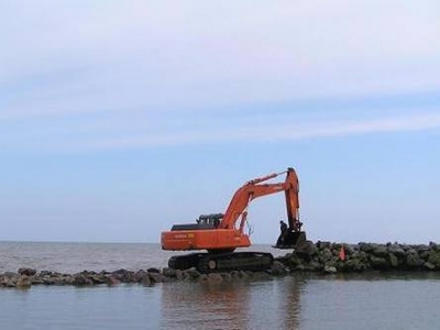 Дамбу укрепят – по технологическим причинам