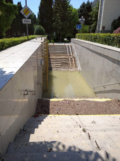 Ялта в разгар курортного сезона – мусор на улицах и грохот отбойных молотков