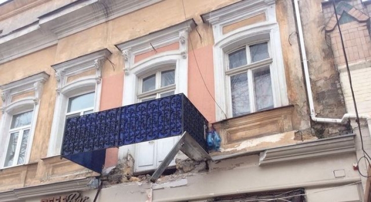 В Севастополе рухнул балкон - остальные обещают проверить
