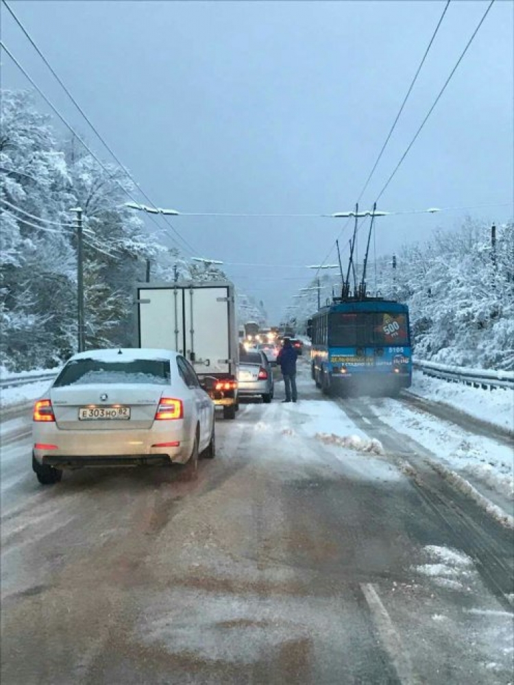 На Крымском полуострове встретили зиму – снег выпал 31 октября (видео)
