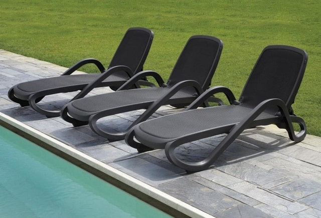 Шезлонги из пластика и их особенности