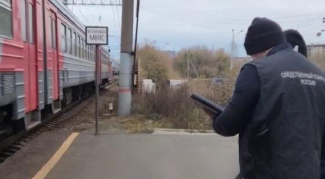Молодой мужчина погиб под колесами поезда в Красногвардейском районе