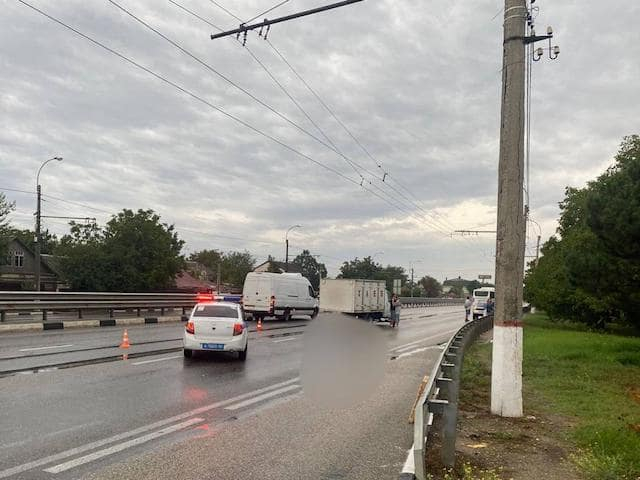 Под колесами автомобиля «ГАЗель» в Симферополе погиб 23-летний пешеход