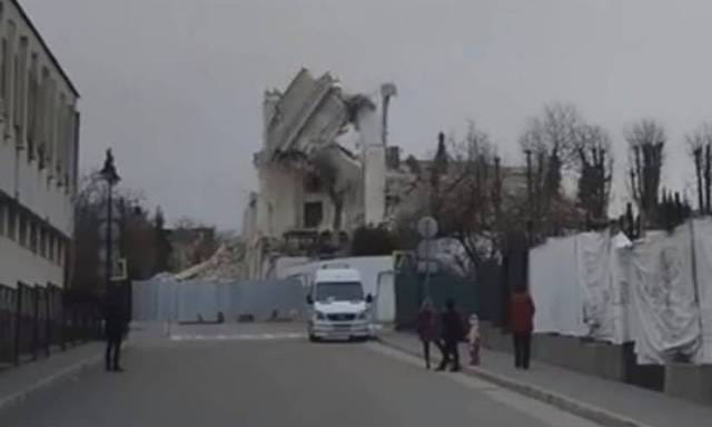 В Севастополе сносят здание штаба флота РФ, разрушенное во время ракетного удара