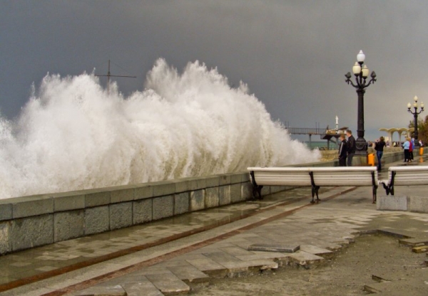 На Крым идет шторм