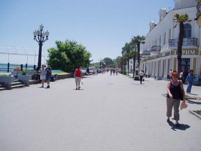 В Ялте убирают незаконные аттракционы