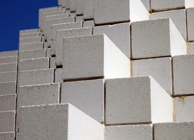 Частный дом из газобетона: плюсы и минусы, особенности