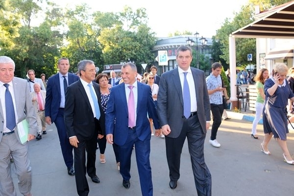 Чартерным рейсом из России французы прилетели в Крым