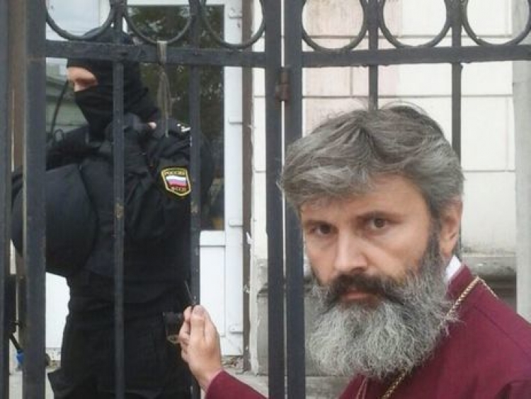 Оккупанты устроили погром в Крымском храме УПЦ КП