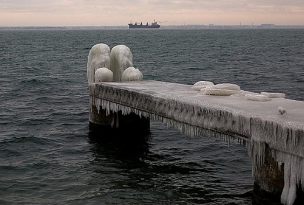 В Керчи могут обледенеть паромы