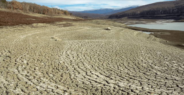 Во всех реках и водоемах Крыма резко снизился уровень воды