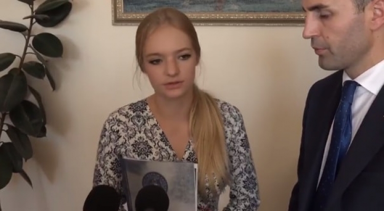 Юная дочь Пескова приехала в Крым и амбициозно заявила, что займется судостроением (видео)