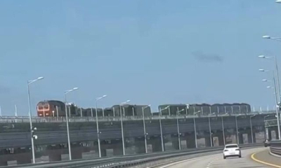 Россияне снова перебрасывают военные грузы по мосту через Керченский пролив