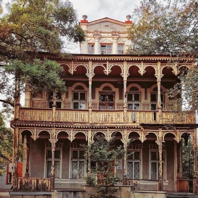 Старейшая дача в Евпатории стремительно разрушается