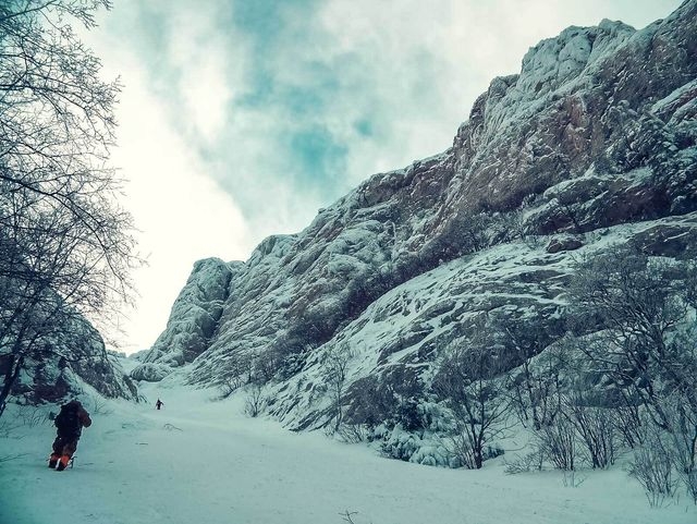 Трагедия в горах: возле ущелье Холодный кулуар нашли тело молодого человека