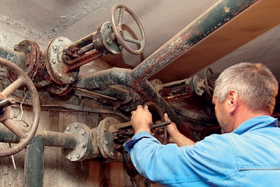 В Алуште должников отключают от канализации