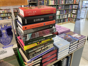 Полтавці обрали бестселери 2025 року: топ книг у місцевих книгарнях