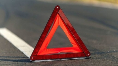 Под колесами своего грузовика погиб водитель