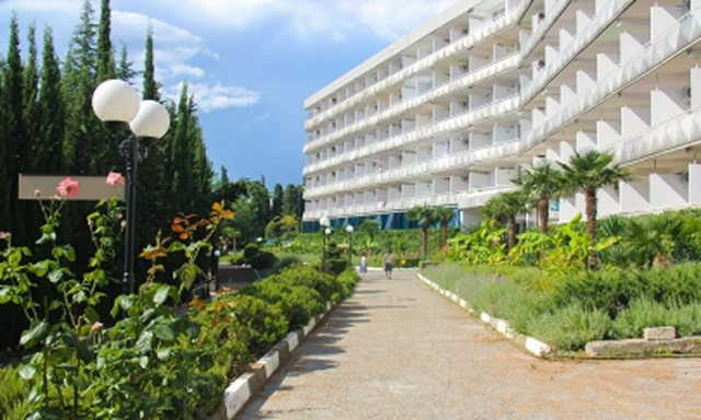 Бывший депутат Верховной Рады, поселившись в Крыму, наживается на войне РФ в Украине