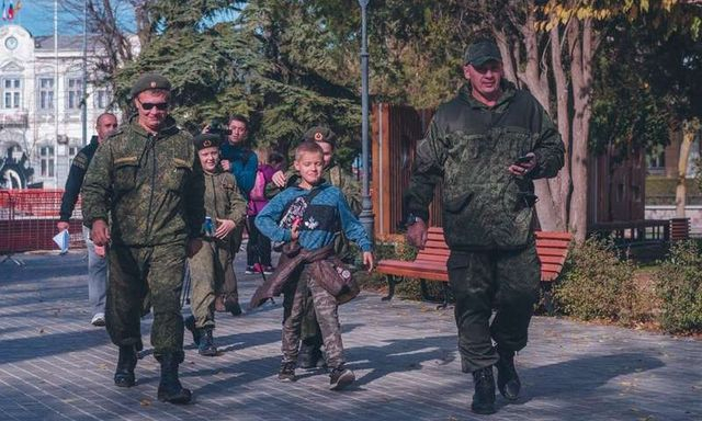 Детей в Крыму массово привлекают к пропагандистским мероприятиям
