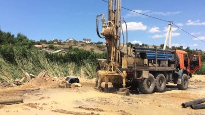 В Армянске бурят скважины – нейтрализовать выбросы на заводе будут подземными водами