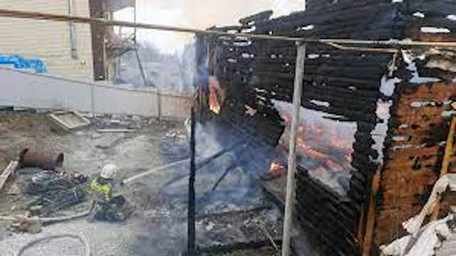 Пожар в селе Кипарисном уничтожил четыре двухэтажных дома